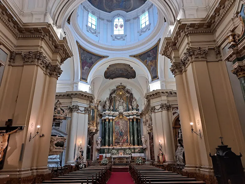 Iglesia Parroquial de Santa Bárbara - Iglesia católica en Madrid - foto 3