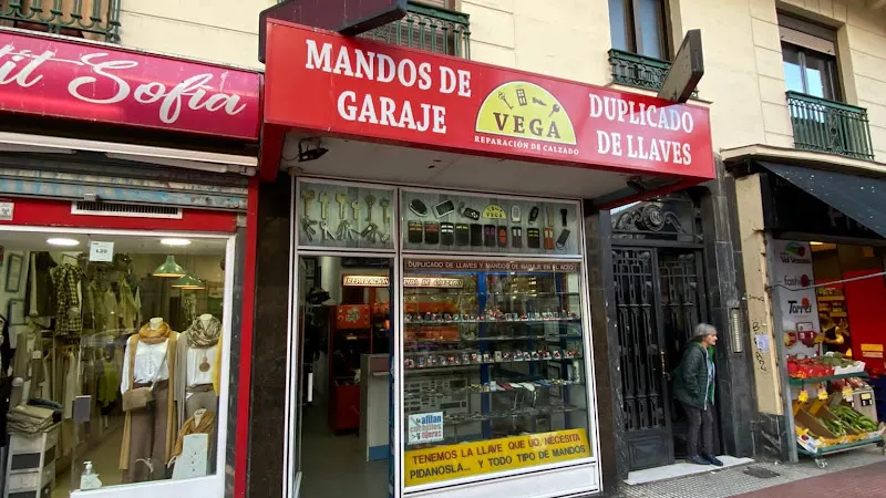 Vega, duplicado de llaves, copia mandos, reparación calzado, afilado de cuchillos/tijeras. - Madrid