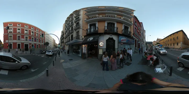 La Pasa Gin Bar - Restaurante y coctelería especializada en ginebras