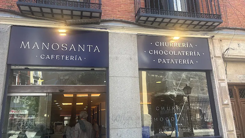 Churrería y Patatería Manosanta - Cafetería en Madrid - foto 2