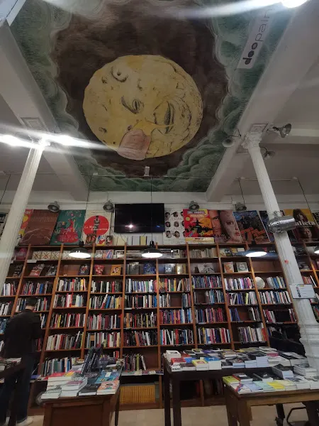 Ocho y Medio Libros de Cine S.L. - Librería en Madrid - foto 3