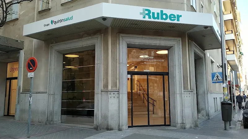 Dr. Castro Sierra | Clínica Ruber - Cirujano plástico en Madrid - foto 3
