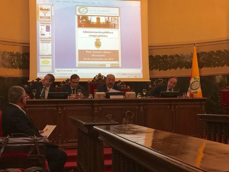 Doctor Antonio Díaz Gutiérrez - Cirujano plástico en Madrid - foto 2