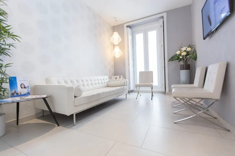 CLÍNICA DENTAL ESCARIZ - Dentista en Madrid - foto 3