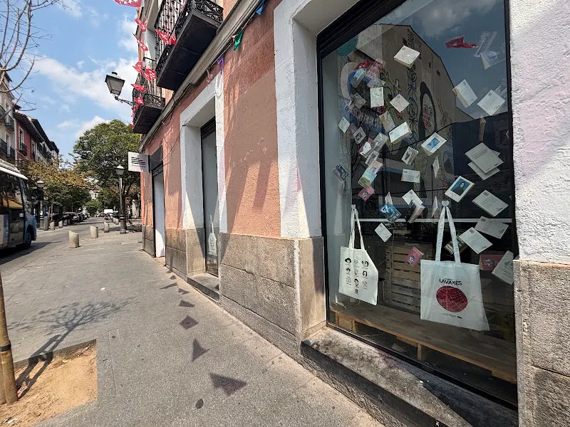 TuuuLibrería Lavapiés - Tienda de libros de segunda mano en Madrid - foto 2