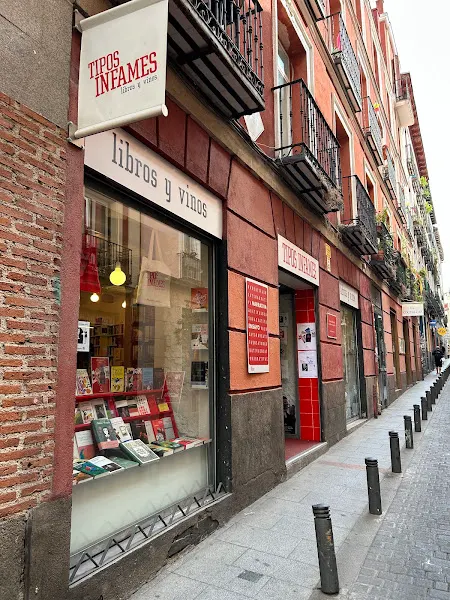 Tipos Infames. Libros y vinos - Librería en Madrid - foto 2