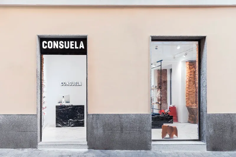 CONSUELA STORE Tienda de sneakers en Madrid - Tienda de ropa en Madrid - foto 2