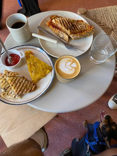 SAMBU’S COFFEE (café de especialidad/specialty coffee and Bakery)