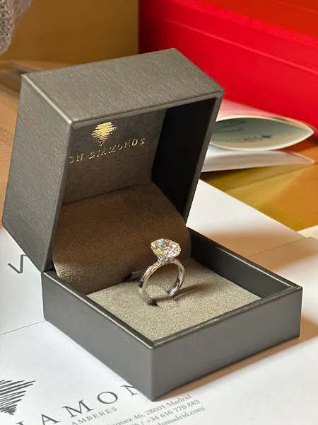 Moon Diamonds, Joyas y diamantes