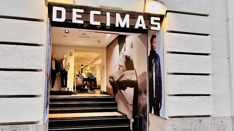 Tienda de deporte Gran Vía Madrid Décimas - Tienda de ropa de deportes en Madrid - foto 2
