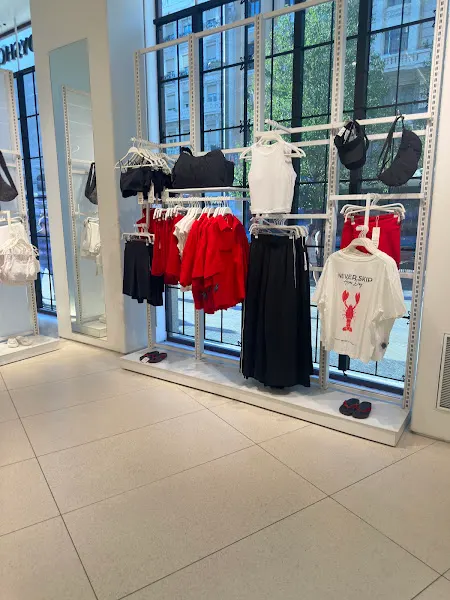 Oysho - Tienda de ropa de mujer en Madrid - foto 2