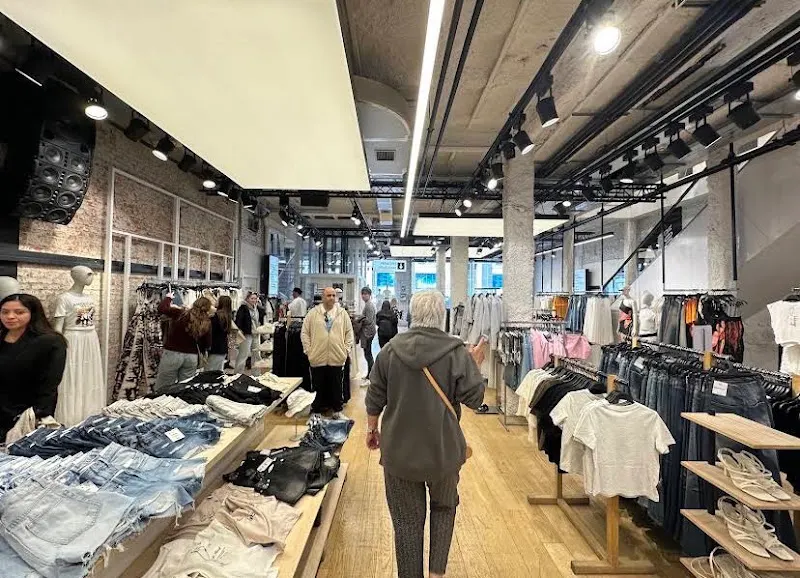 Bershka - Tienda de ropa en Madrid - foto 2