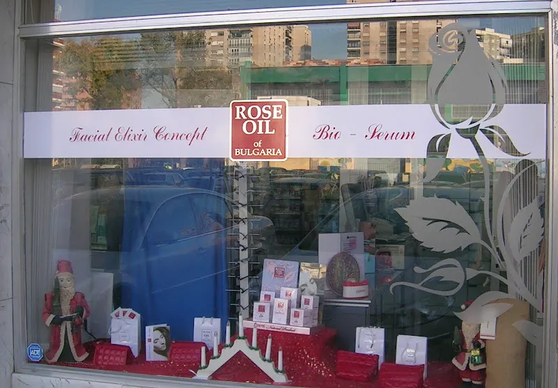 FARMALINEA ROSA DE BULGARIA mejor crema antiarrugas. "Tu lujo silencioso" - Tienda de productos de belleza en Madrid - foto 2