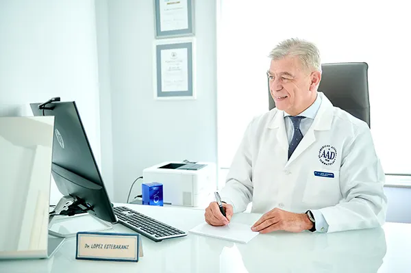 Dr. José Luis López Estebaranz