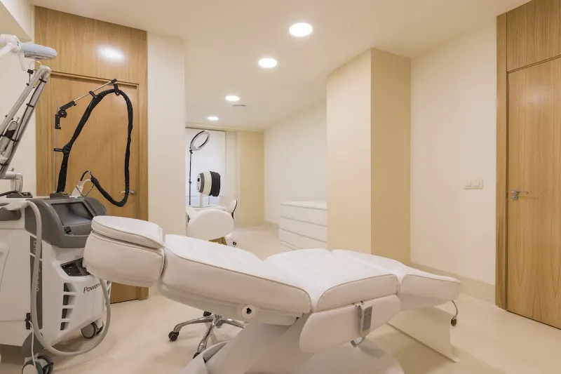 Dr. Adrián Alegre (Clínica AB Derma) - Dermatólogo especialista en láser