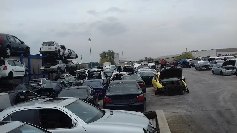 AUTODESGUACES EL GOLPE - Pinto