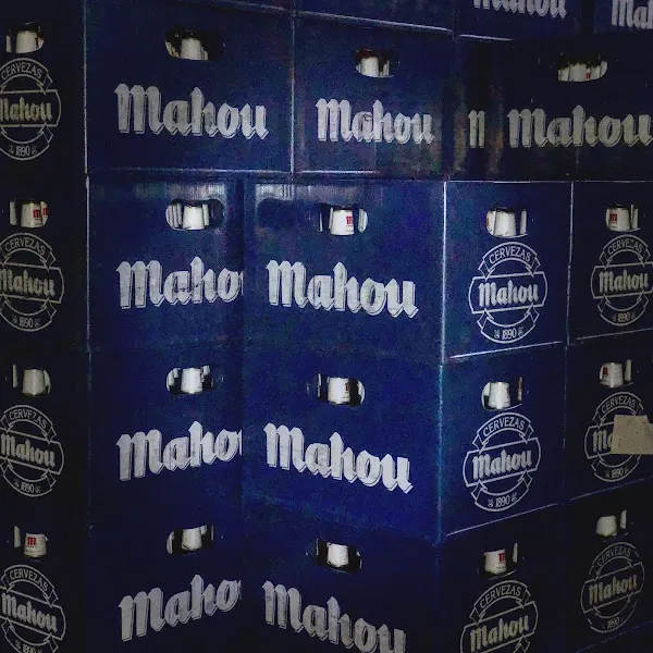 Caja de Tercios y Barriles de Cerveza mahou