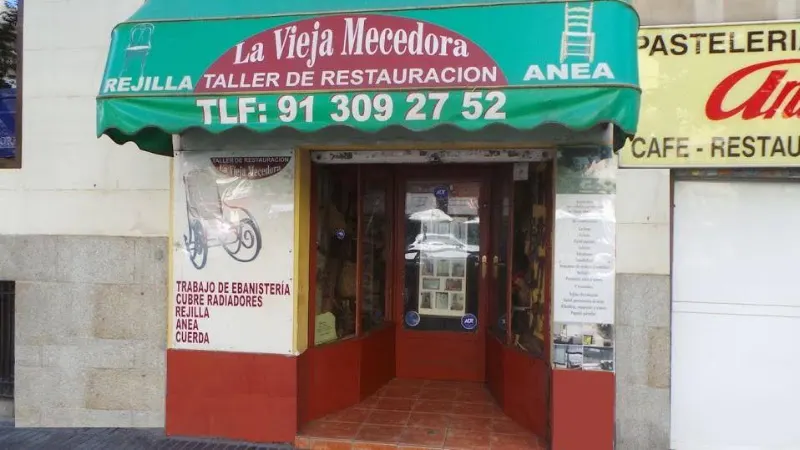 LA VIEJA MECEDORA. Restauración de rejilla y anea - Servicio de restauración de muebles antiguos en Madrid - foto 2