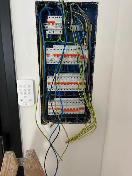DM Electricistas - Urgencias 24 HORAS - Mostoles