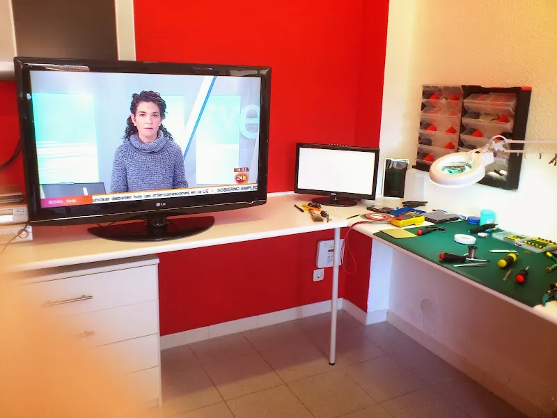 Taller de Barrio - Establecimiento de reparación de artículos electrónicos en Madrid - foto 2