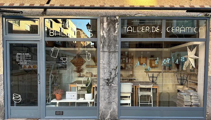 Hago Ballenas-Taller de cerámica - Tienda de cerámica en Madrid - foto 2