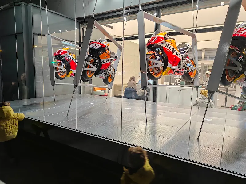 Repsol - Empresa de petróleo y gas natural en Madrid - foto 2