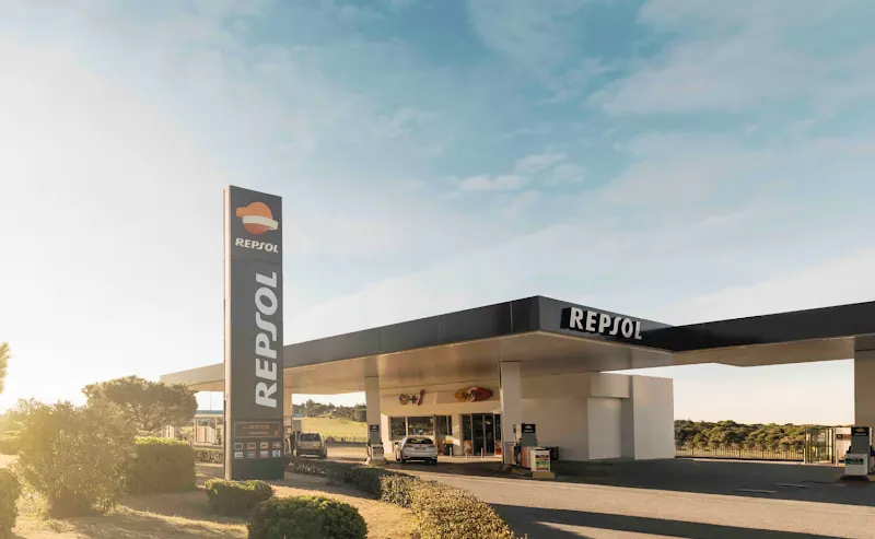 Estación de Servicio Repsol - Gasolinera en Madrid - foto 2
