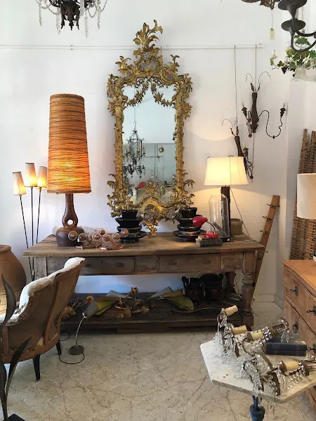 Olofane - Tienda de muebles antiguos en Madrid - foto 2