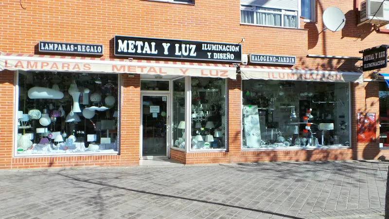 METAL Y LUZ, Iluminación y diseño - Tienda de iluminación en Madrid - foto 2
