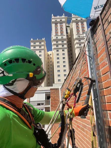 Verticaler - Trabajos en altura en Madrid - foto 2