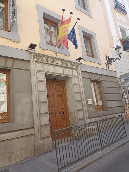 Escuela de Artes Aplicadas y Oficios Artisticos - Escuela de arte en Madrid - foto 2