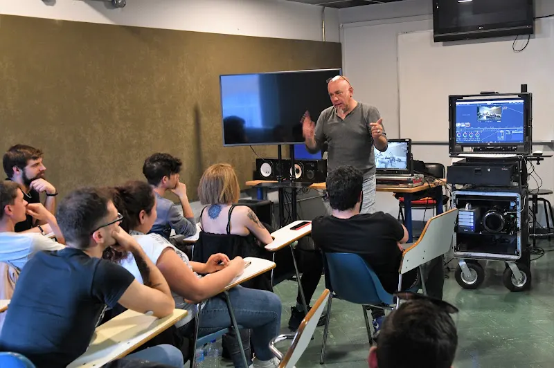 CEV - Escuela Superior de Formación Audiovisual, Animación 3D y Nuevas Tecnologías - Centro de formación profesional en Madrid - foto 3