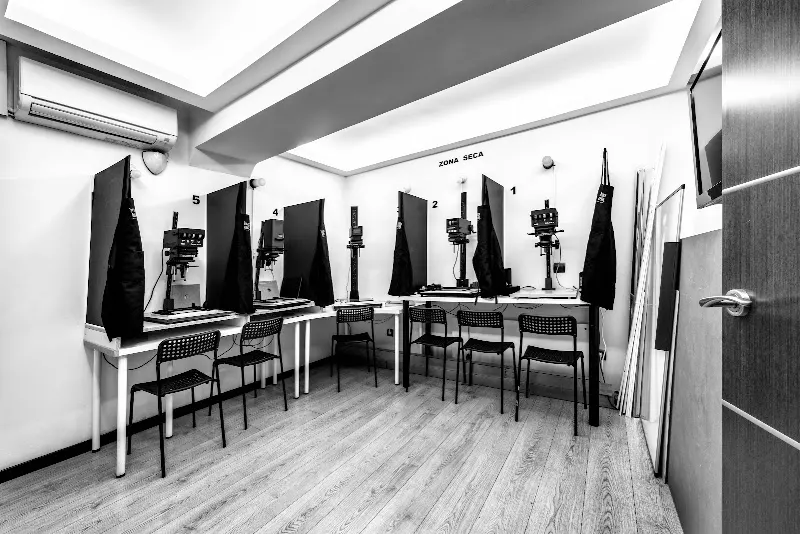 Blanco y Negro Escuela de Fotografía y Arte