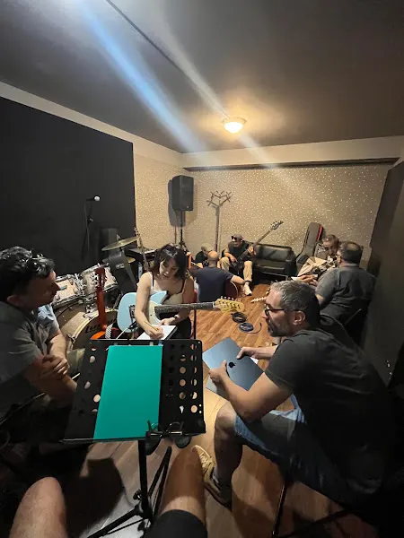 María Jiménez – Clases de Guitarra en Madrid - Profesor de guitarra en Madrid - foto 2