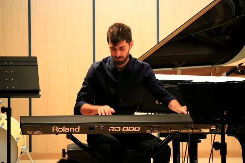 Clases de piano en Madrid - jazz, armonía moderna, lenguaje musical, composición -