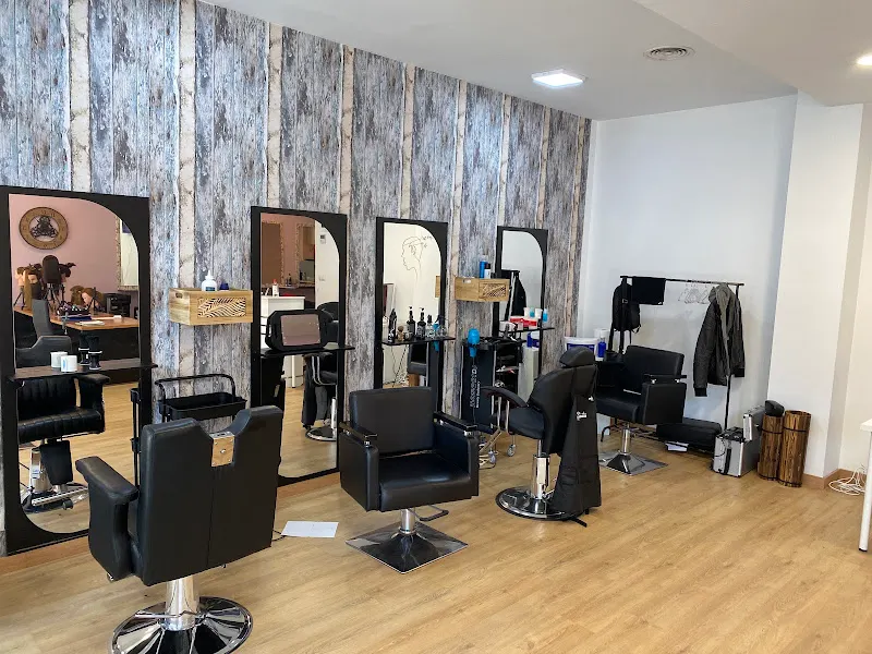 Torzan Kairos Academia de Peluquería Barbería y Estética - Escuela de peluquería en Madrid - foto 2