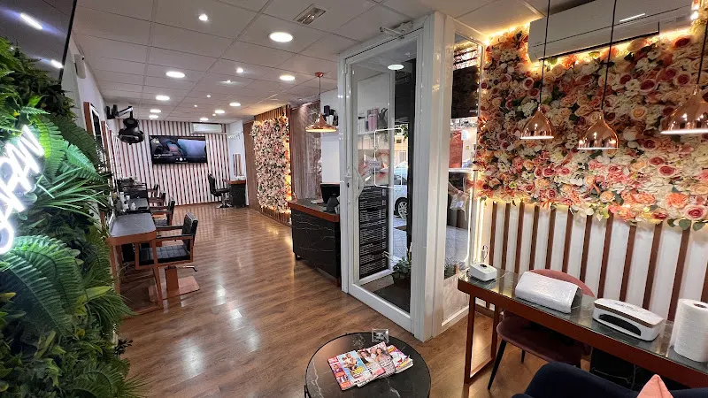 Peluquería y Estética Saran - Peluquería en Madrid - foto 3
