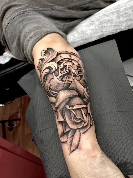 Vicente Tattoo | Fine Line & Blackwork - Madrid
