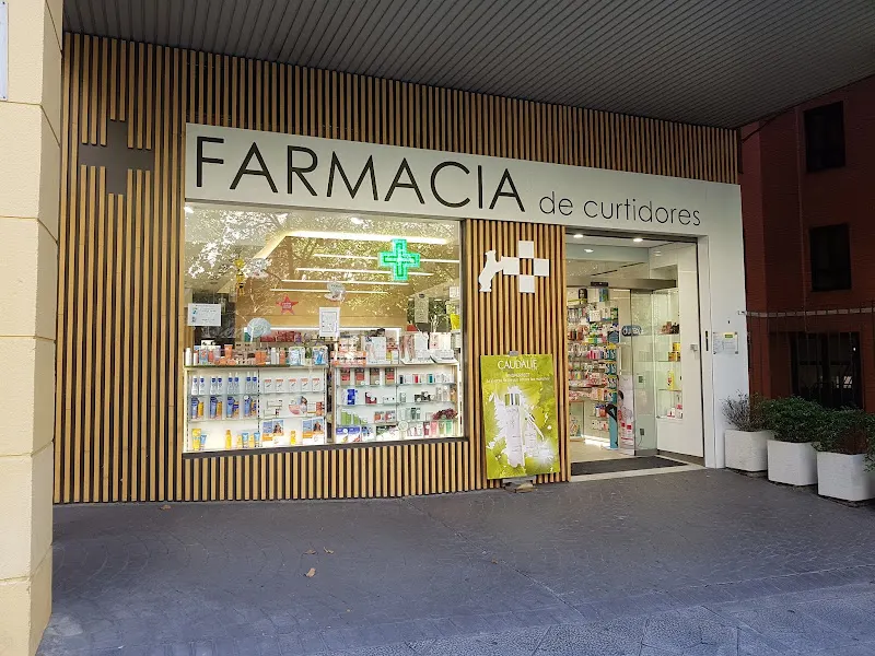 FARMACIA DE CURTIDORES- Abierto 365 hasta las 23 h-PHARMACY- EL RASTRO
