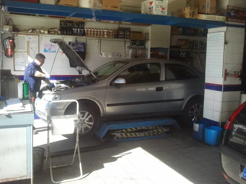 Lavado y Engrase Herrero Mantenimiento del Automovil Aceites Filtros Frenos Amortiguadores ITV - Madrid