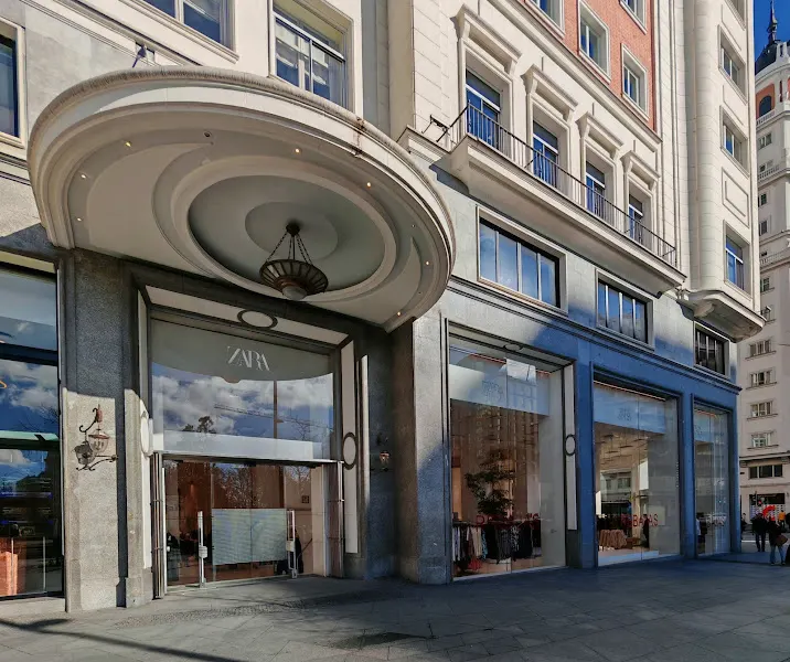 ZARA - Tienda de ropa en Madrid - foto 2