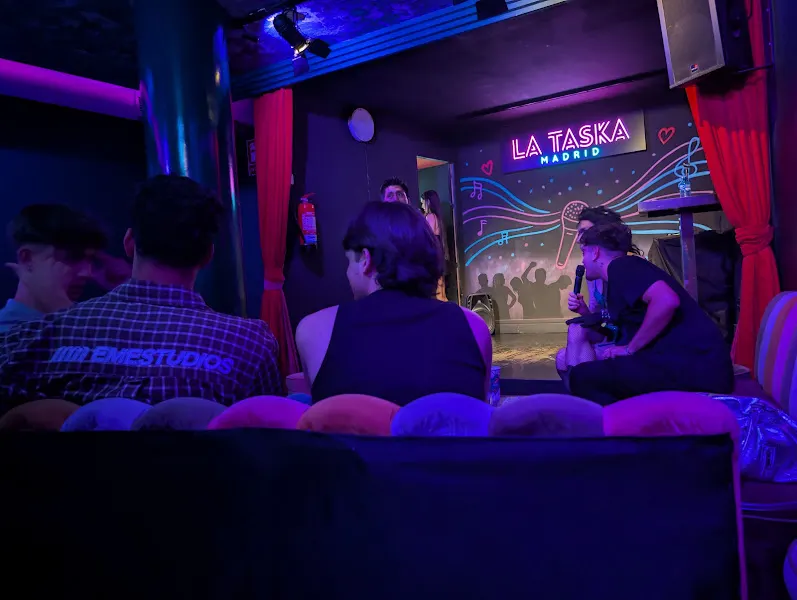 Karaoke Sácame por dios