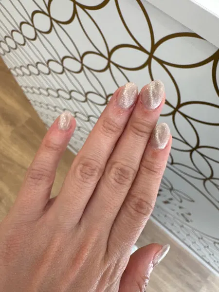 Hello Nails