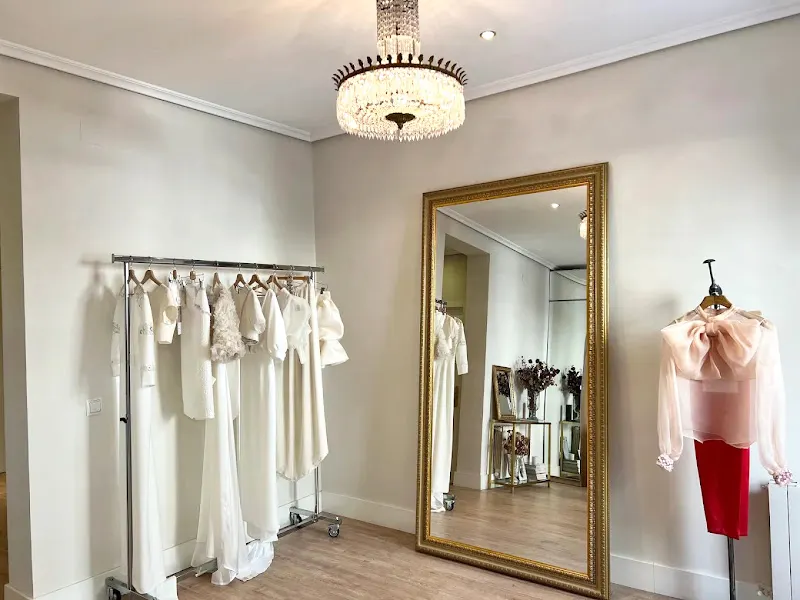 Pablo de la Torre | Atelier de vestidos a medida para novias, madrinas, invitadas y comunión en Madrid