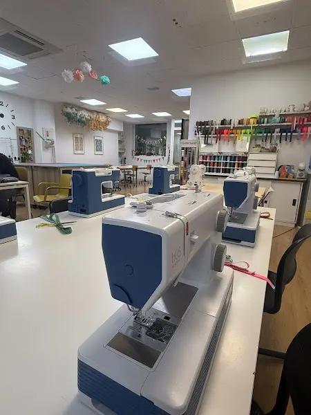 La Costurería – Clases de Costura, Punto y Tienda de Lanas y Telas - Madrid