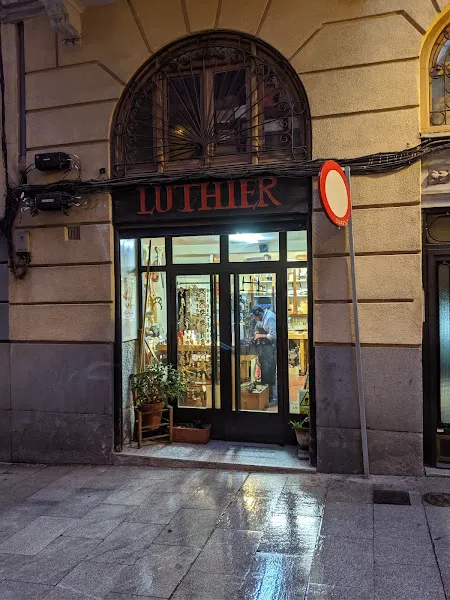 Luthier Juan Antonio Mancheño - Tienda de instrumentos musicales en Madrid - foto 2