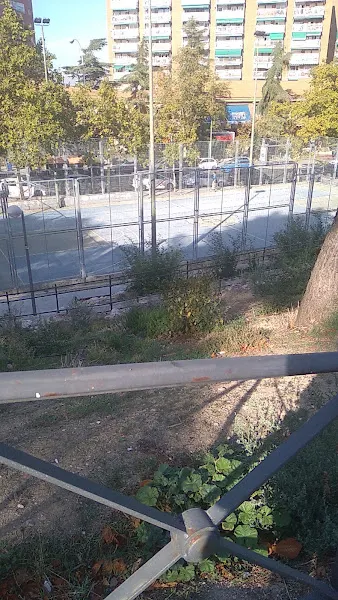 Pistas Deportivas Las 24 - Cancha de fútbol sala en Madrid - foto 2