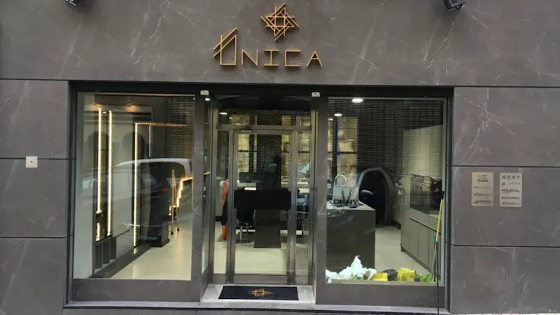 Única